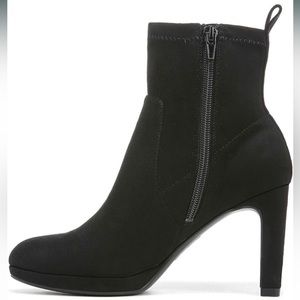 LIFESTRIDE ANKLE BOOT
